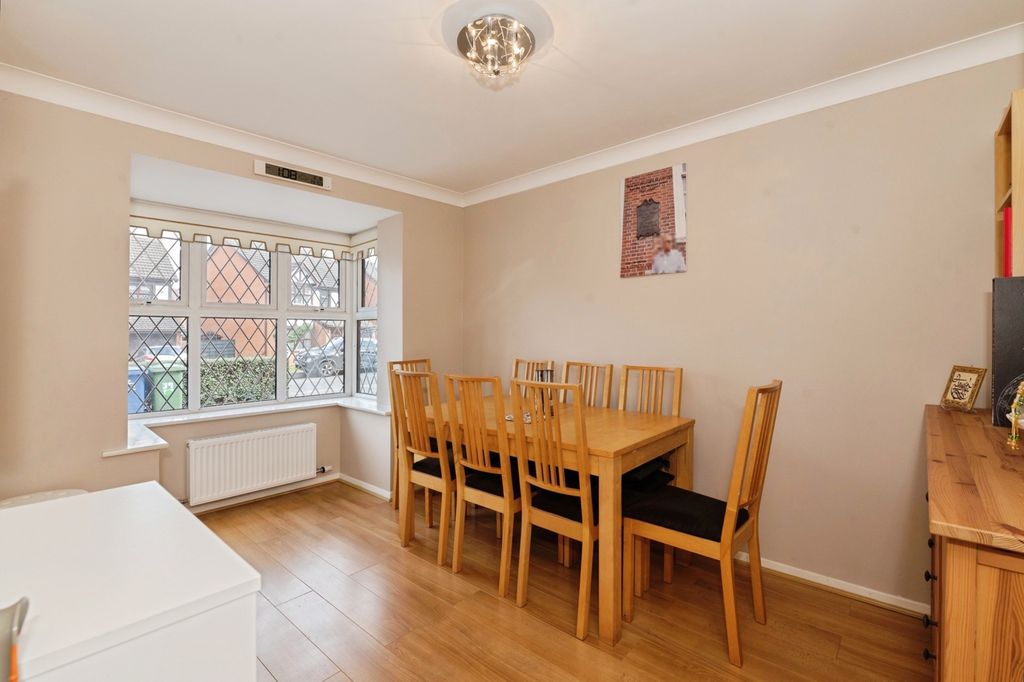 Property photo 3 of 18 Pbox-Img.Jpg