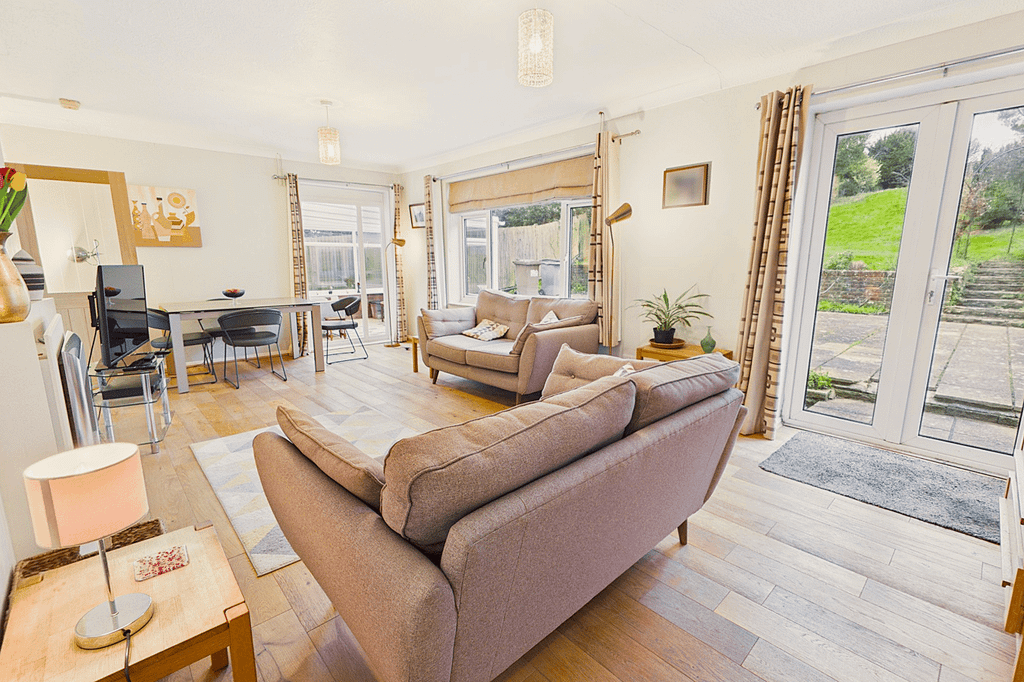 Property photo 2 of 26