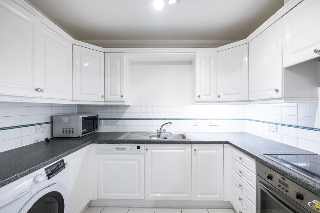 Property photo 3 of 12 Kitchen