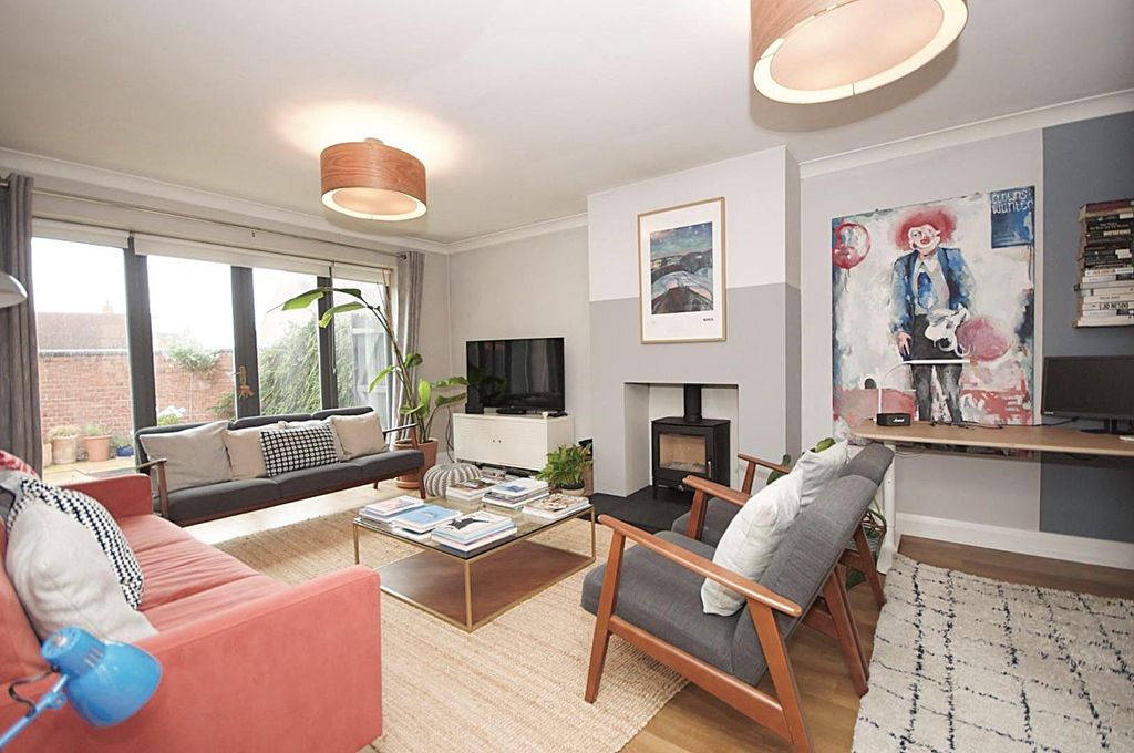 Property photo 3 of 19