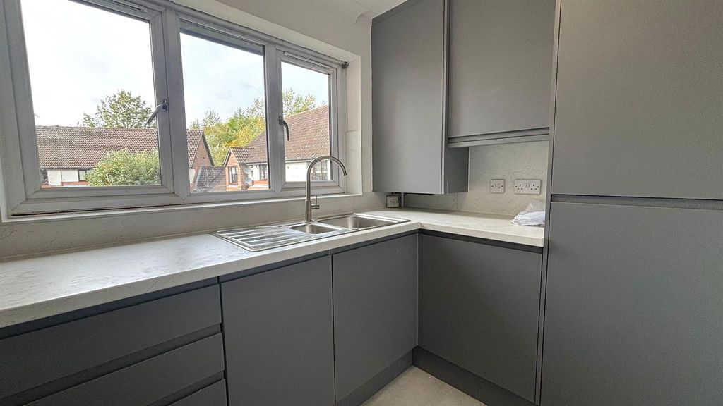 Property photo 2 of 8 Kitchen .Jpg