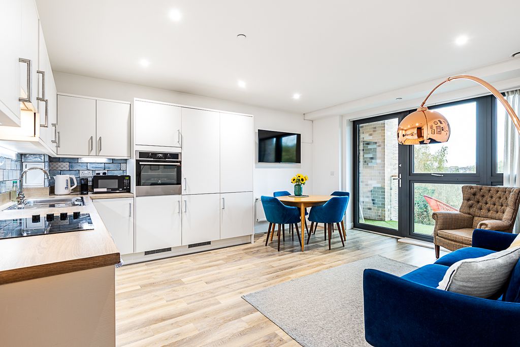 Property photo 1 of 31