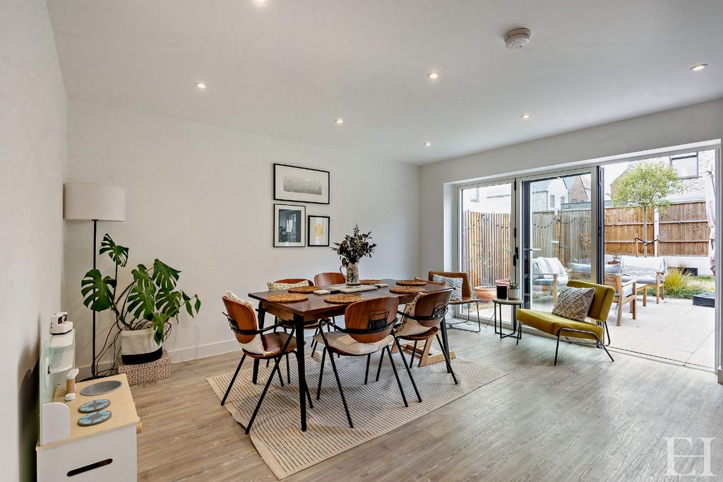 Property photo 3 of 25 4622782