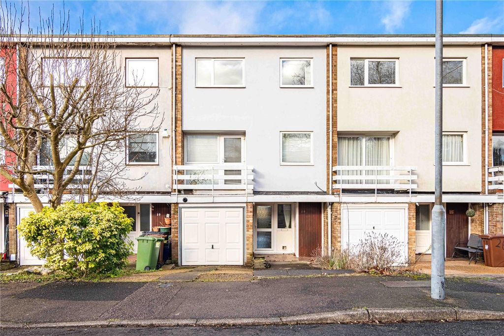 Property photo 1 of 14 28 Ivinghoe Road Ext