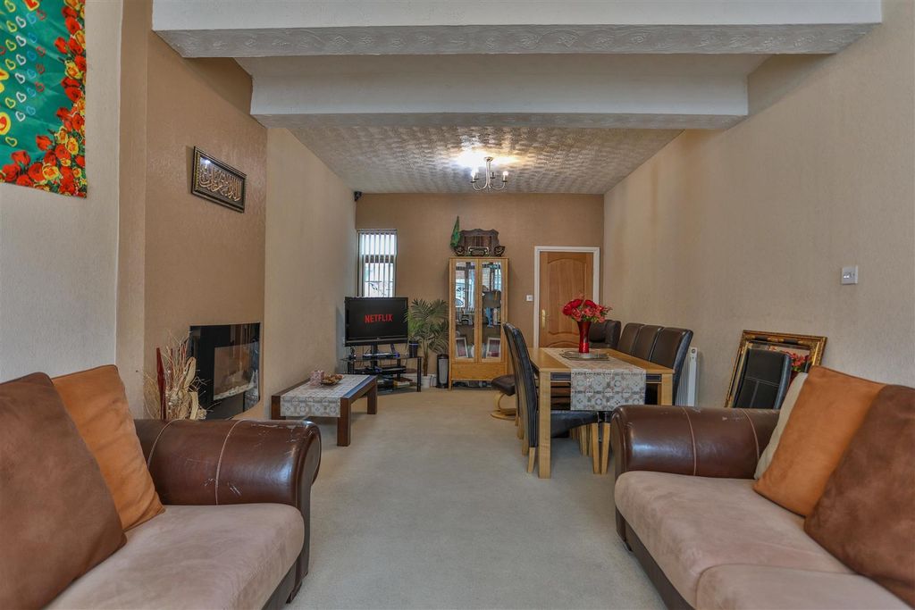 Property photo 3 of 17 Uxbridge Street