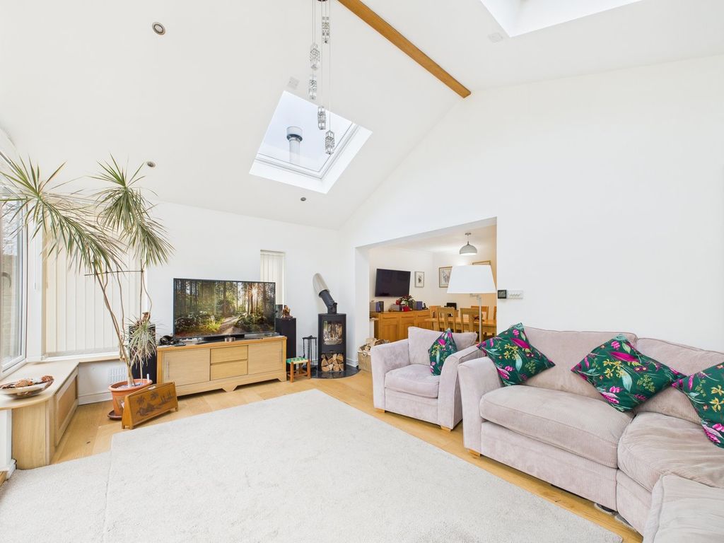 Property photo 2 of 28