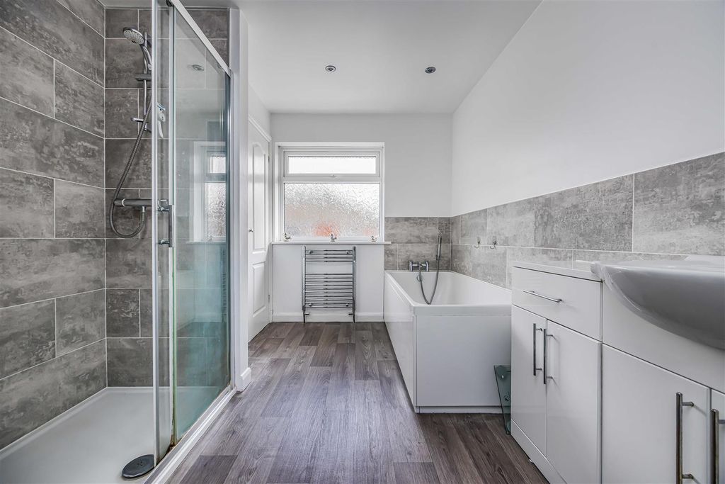 Property photo 3 of 22 11 Whimbrel Close, Southsea-Small-Porticomarketing