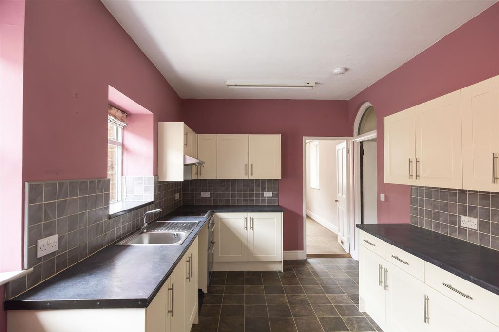 Property photo 2 of 25 Kitchen