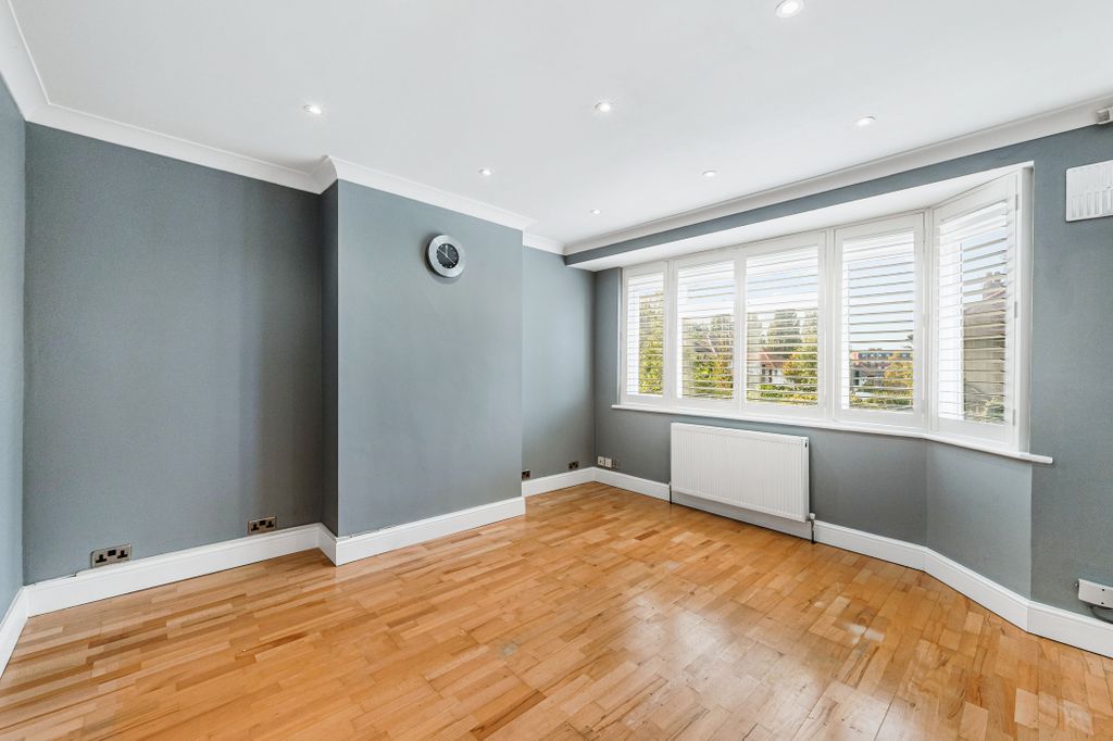 Property photo 1 of 10 Living Room