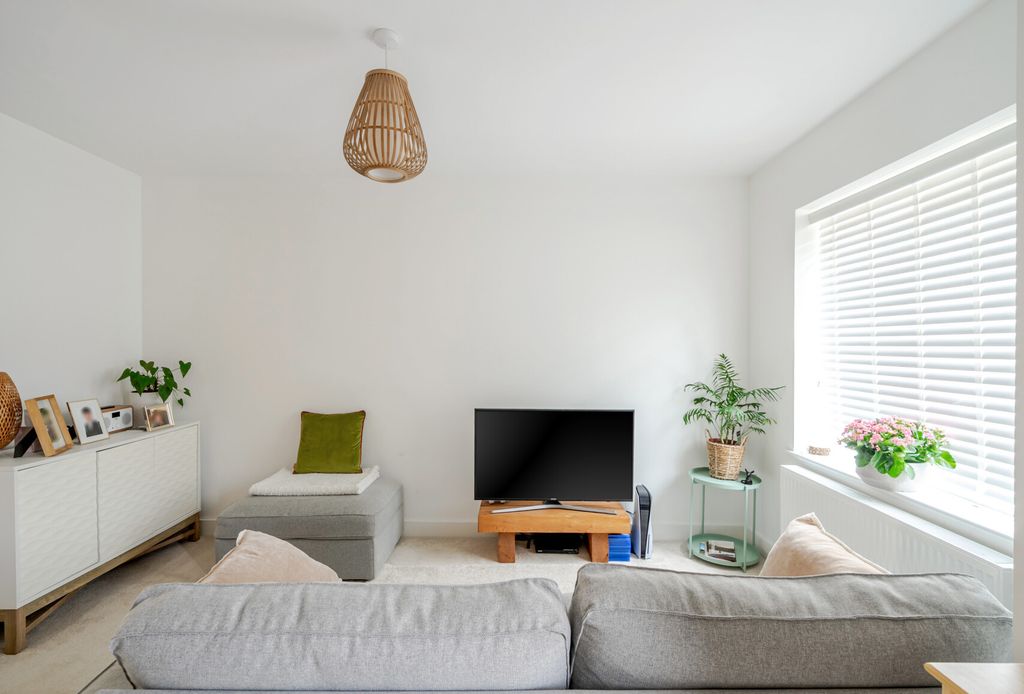 Property photo 2 of 12 Sitting Room