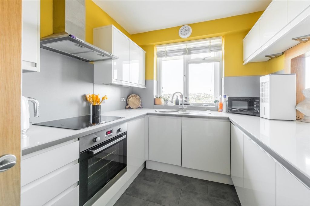 Property photo 2 of 21 35 Grove Court-2.Jpg