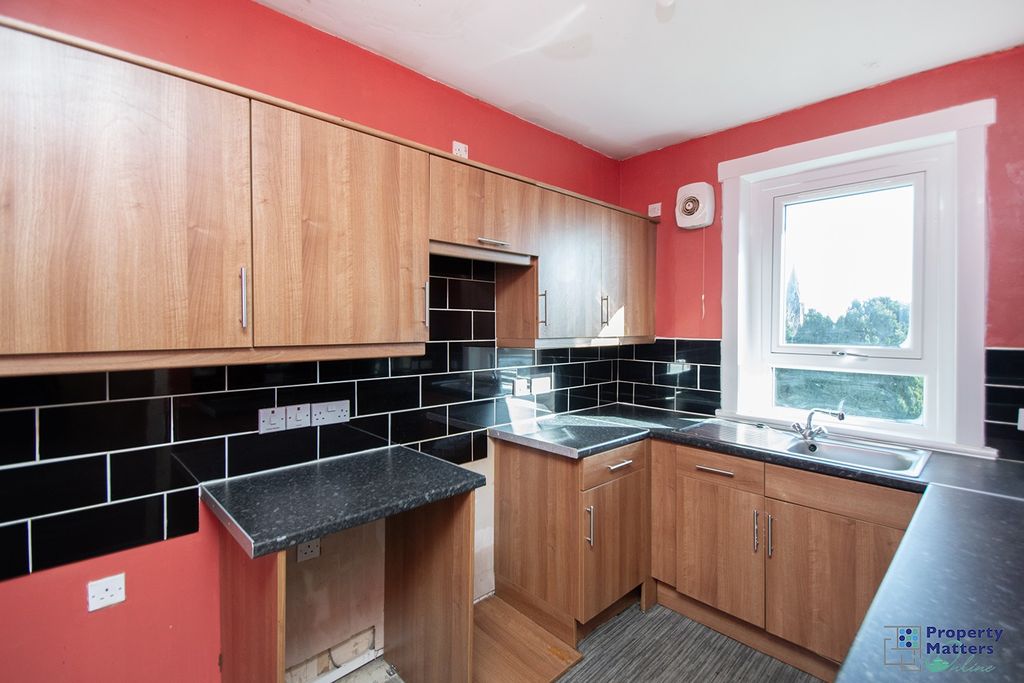 Property photo 3 of 10 Kitchen