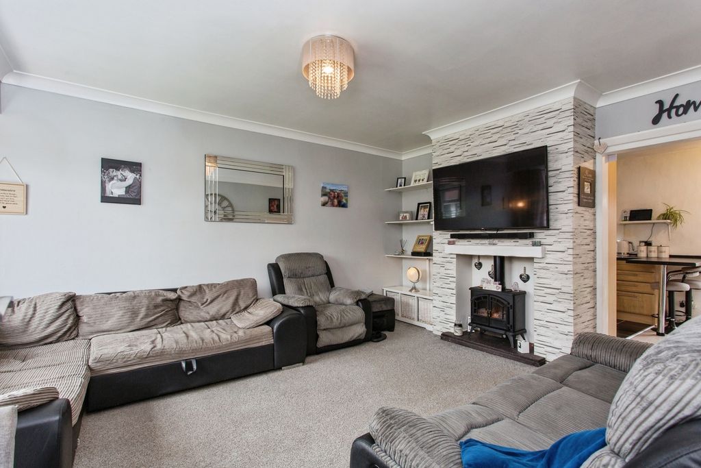 Property photo 2 of 18 Lounge