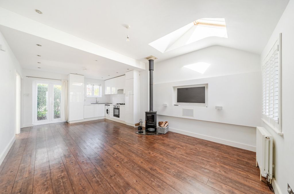 Property photo 2 of 12 1435200-14-69c502...