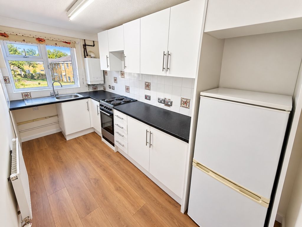Property photo 3 of 5 5696582