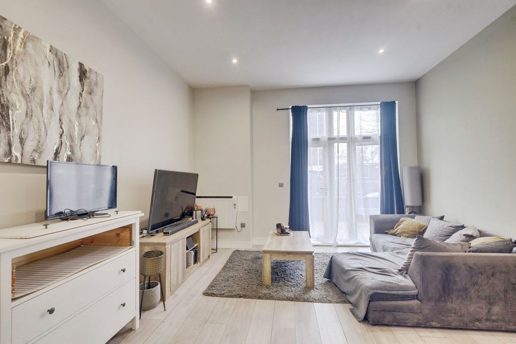 Property photo 3 of 8