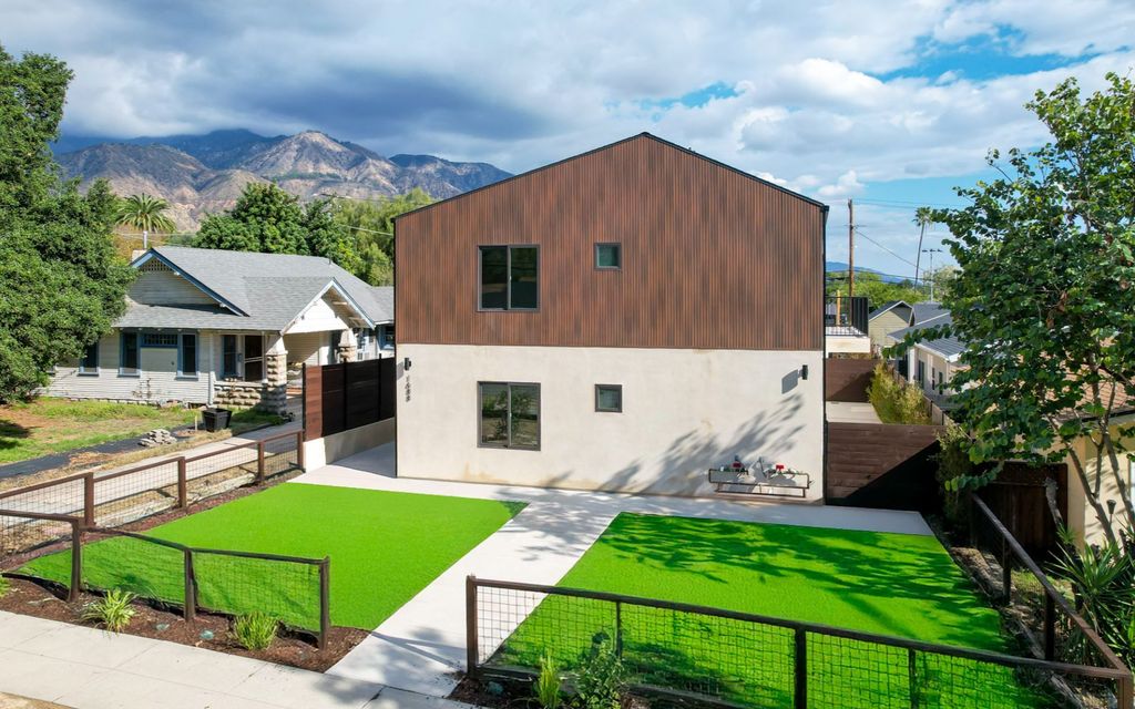 Property photo 2 of 66