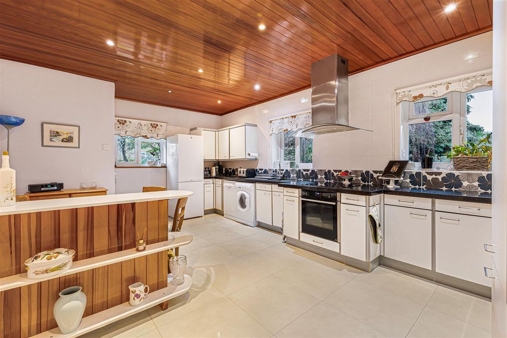 Property photo 3 of 23