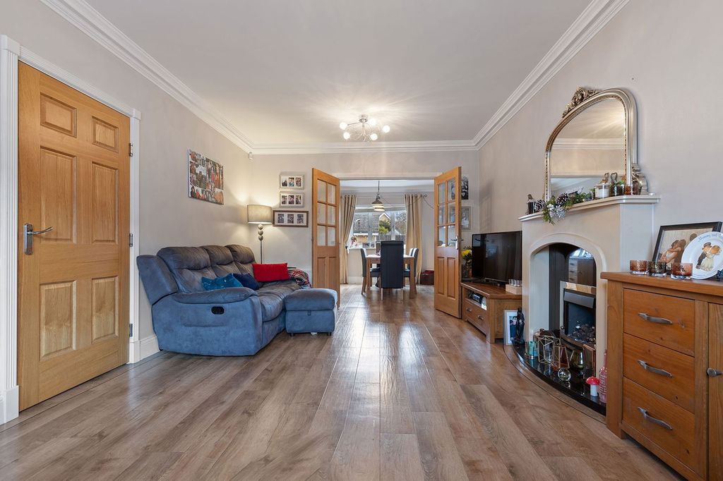 Property photo 2 of 27