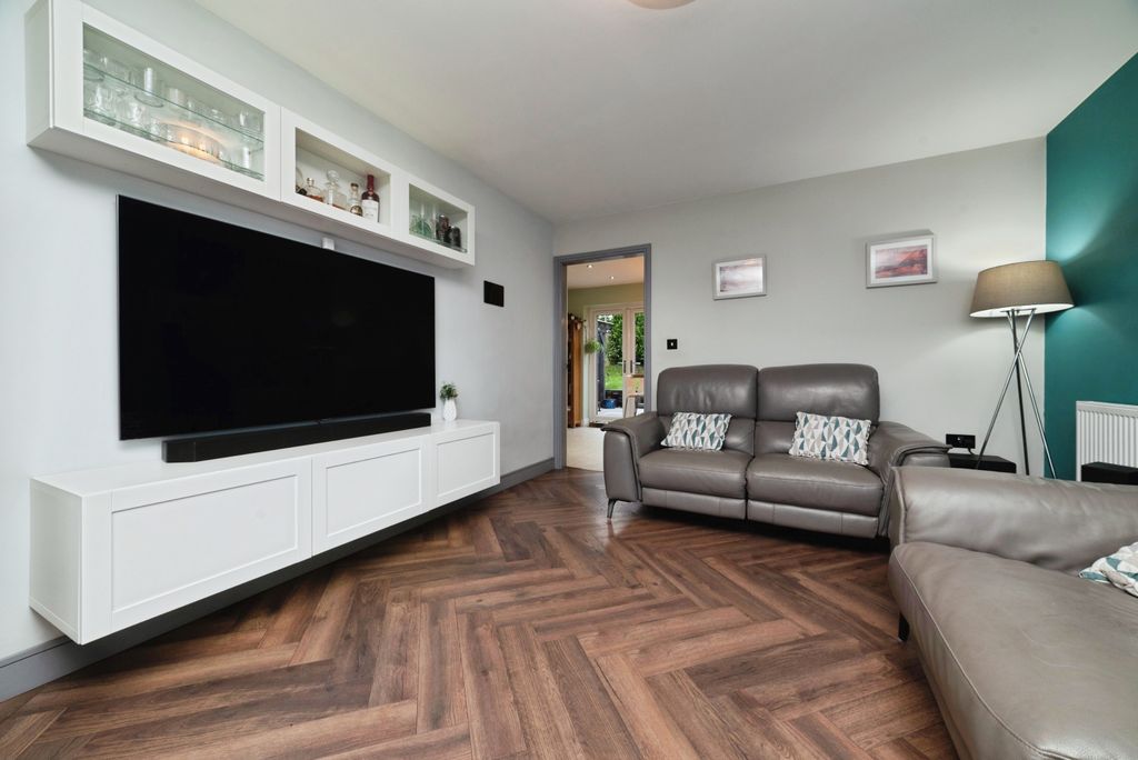 Property photo 3 of 19 Living Room