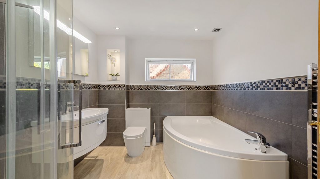 Property photo 3 of 30