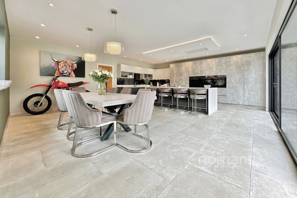 Property photo 3 of 24 Kitchen Diner