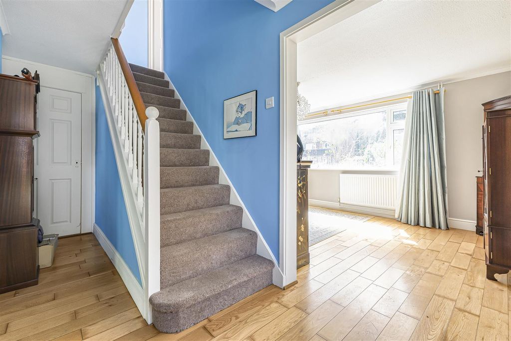 Property photo 3 of 13 Entrance Hall