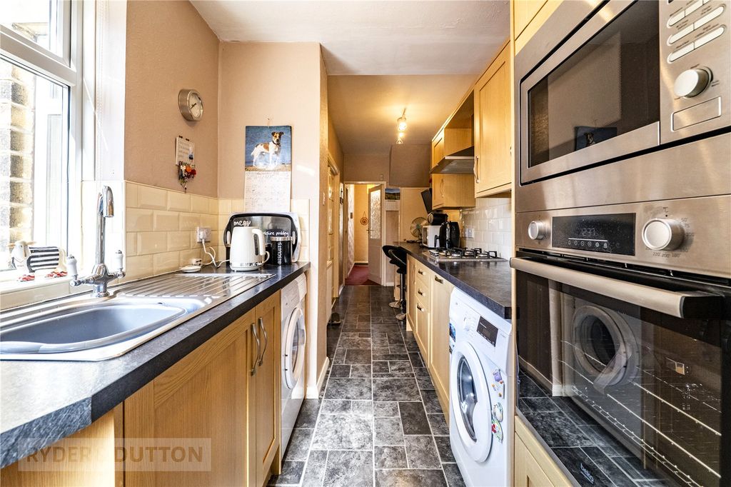 Property photo 3 of 14 Kitchen