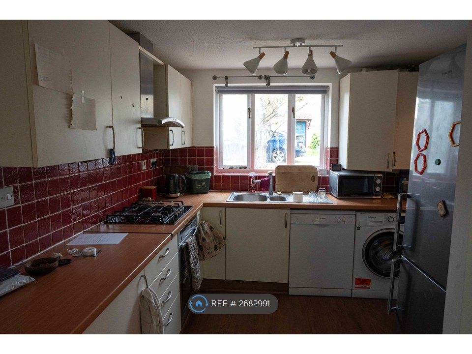 Property photo 2 of 17 Kitchen