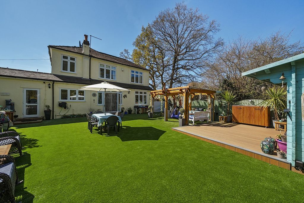 Property photo 3 of 22 Garden