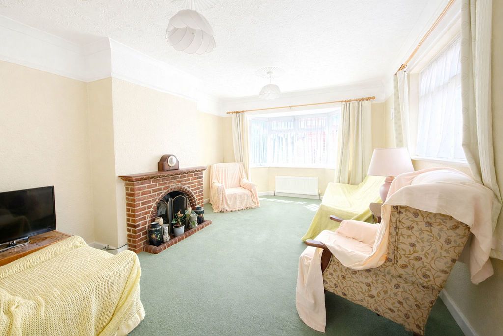 Property photo 2 of 13 Lounge