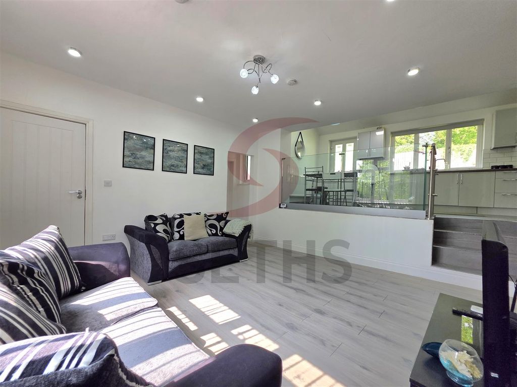 Property photo 2 of 11 Reception Room