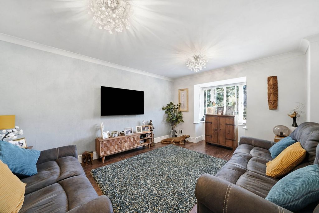 Property photo 3 of 18