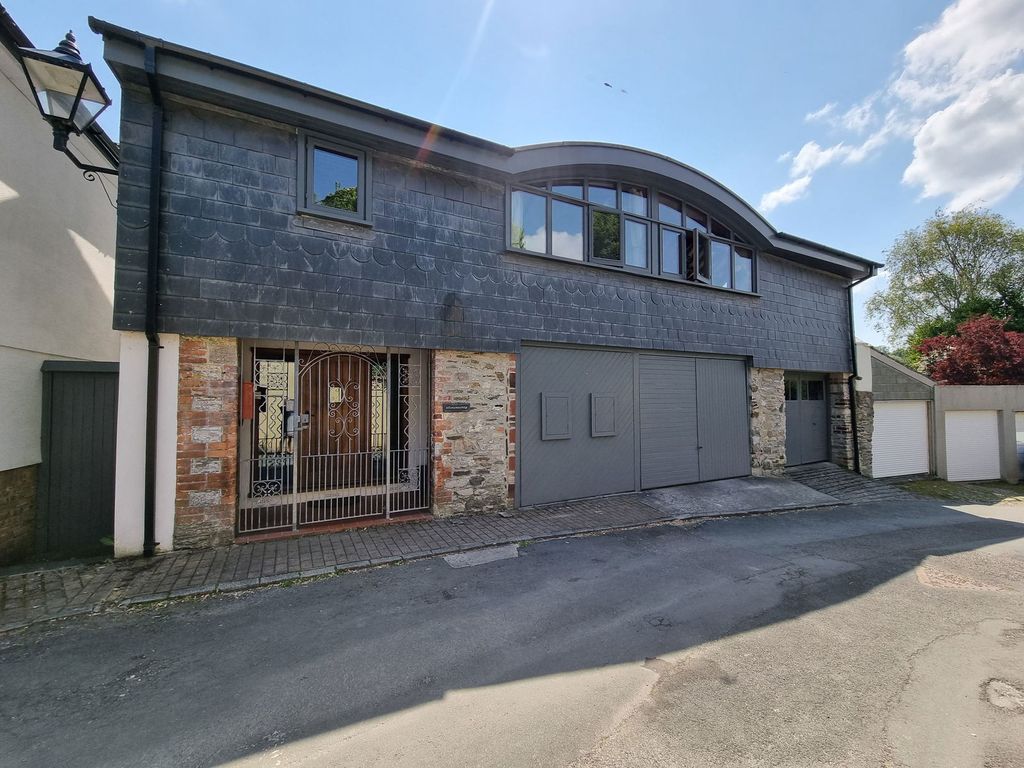 Property photo 1 of 25