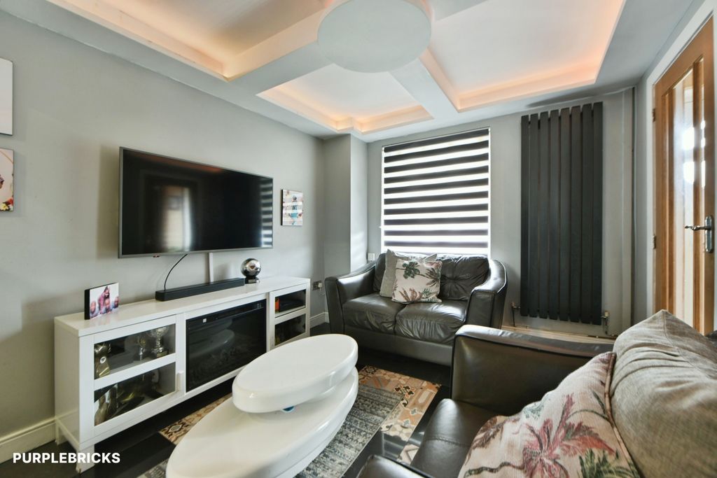 Property photo 2 of 20 Lounge