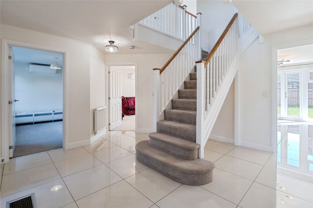 Property photo 2 of 21 Entrance