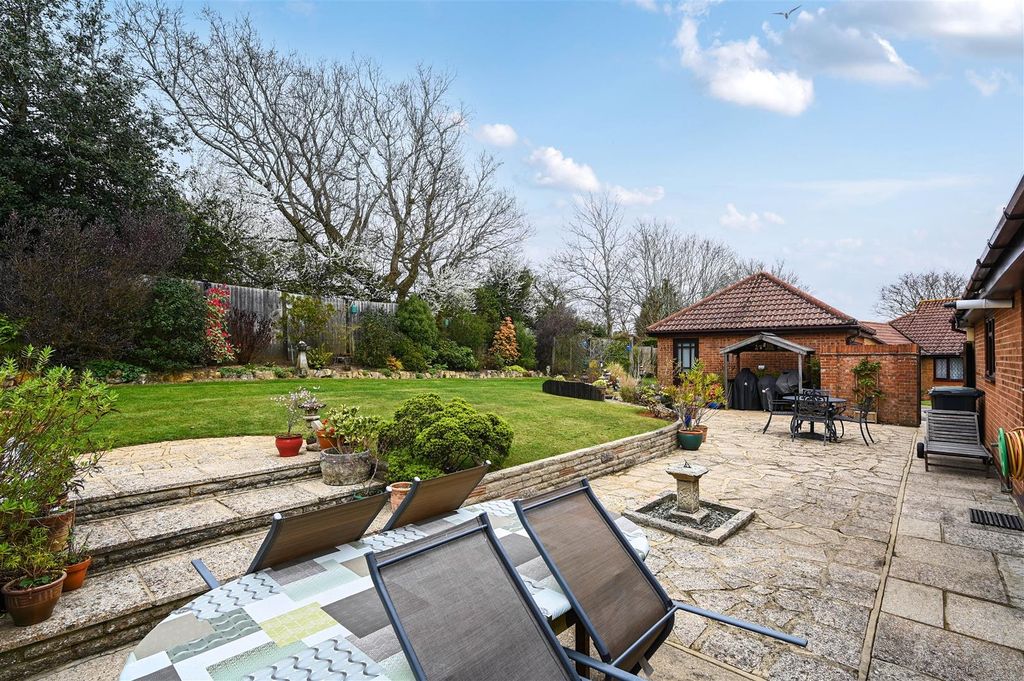 Property photo 2 of 24 12-Fairfield-Chase-Tn393Yd (27).Jpg