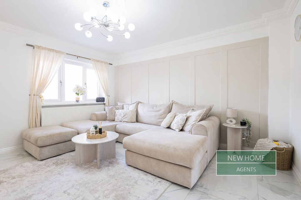 Property photo 3 of 25 Photo 12