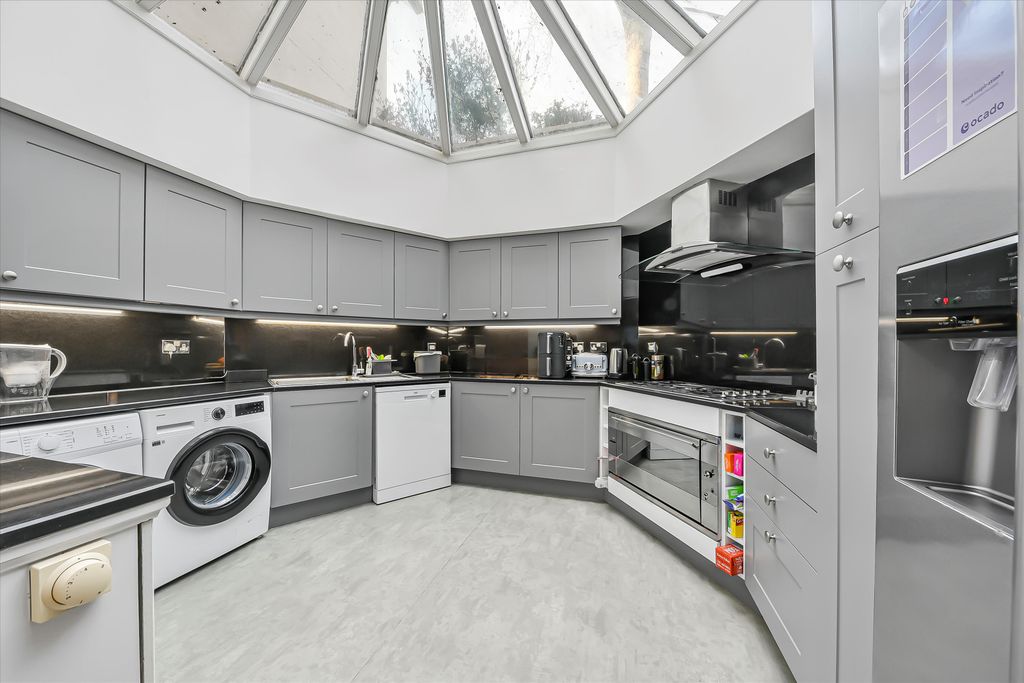 Property photo 2 of 23 Image