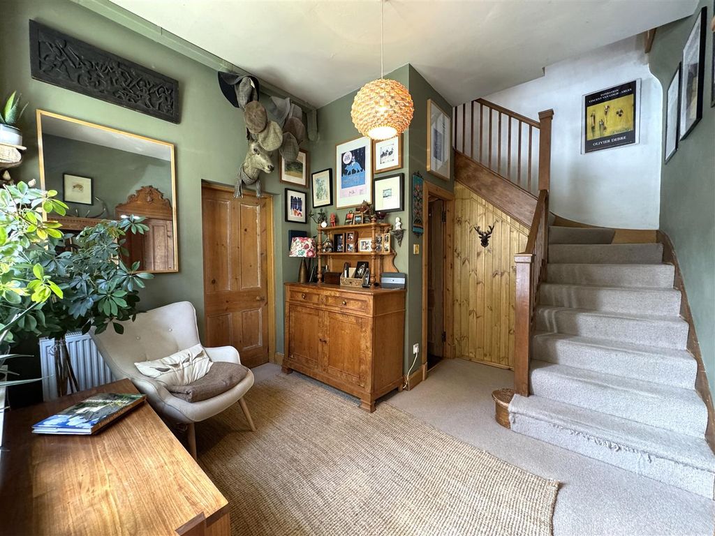 Property photo 2 of 25 Entrance Hall.Jpg