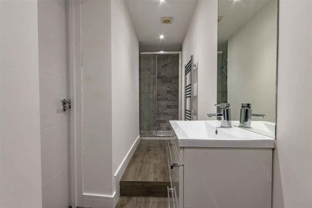 Property photo 3 of 11 Shower Room