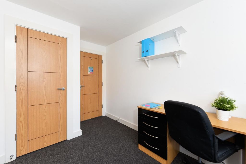 Property photo 1 of 32
