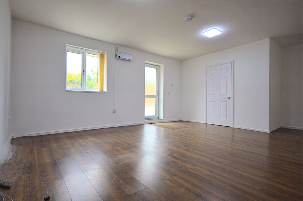 Property photo 2 of 5 Bedroom