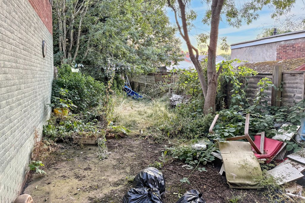Property photo 3 of 4 8 Pembroke Road, Birmingham, West Midlands, B12 8Qg
