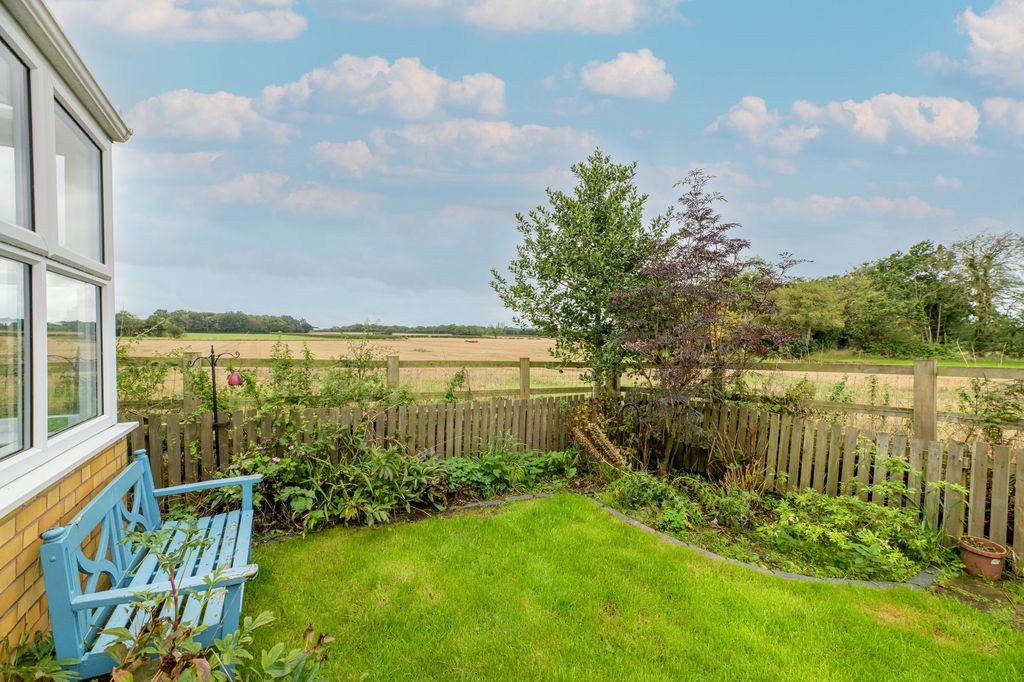 Property photo 3 of 23 Garden