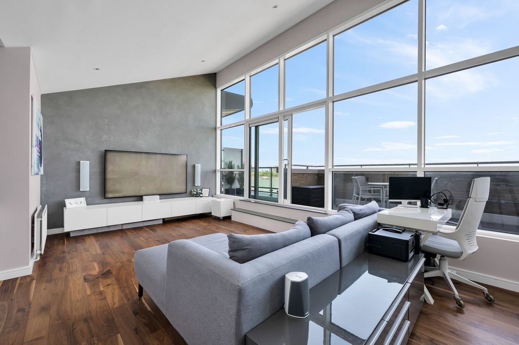 Property photo 1 of 26