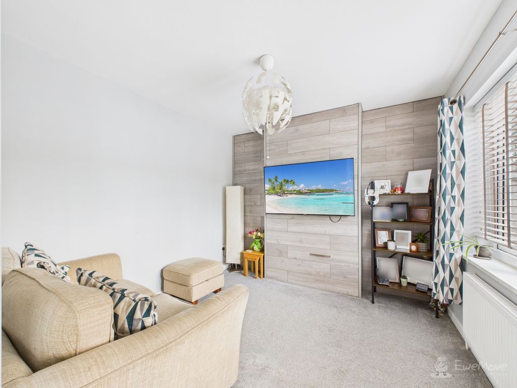 Property photo 2 of 20 Living Room- Mark Stephens Ewemove Newmarket And S