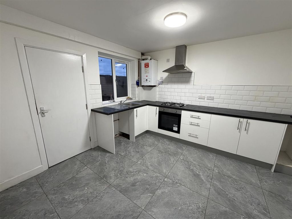 Property photo 1 of 5 Kitchen