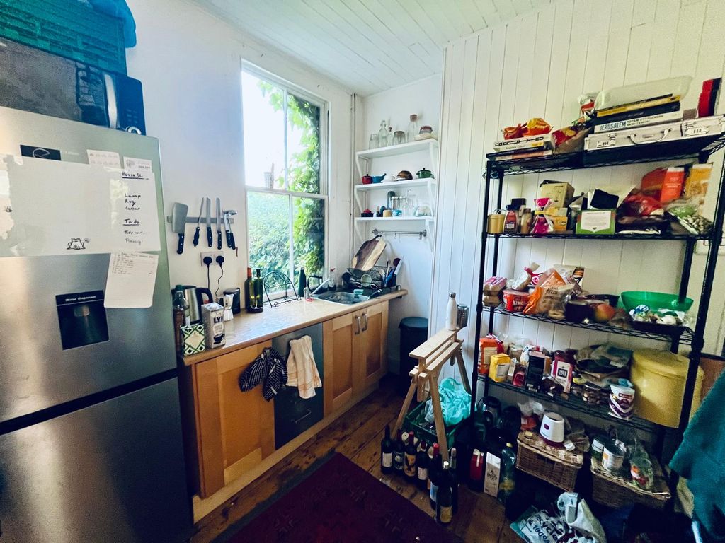 Property photo 3 of 5