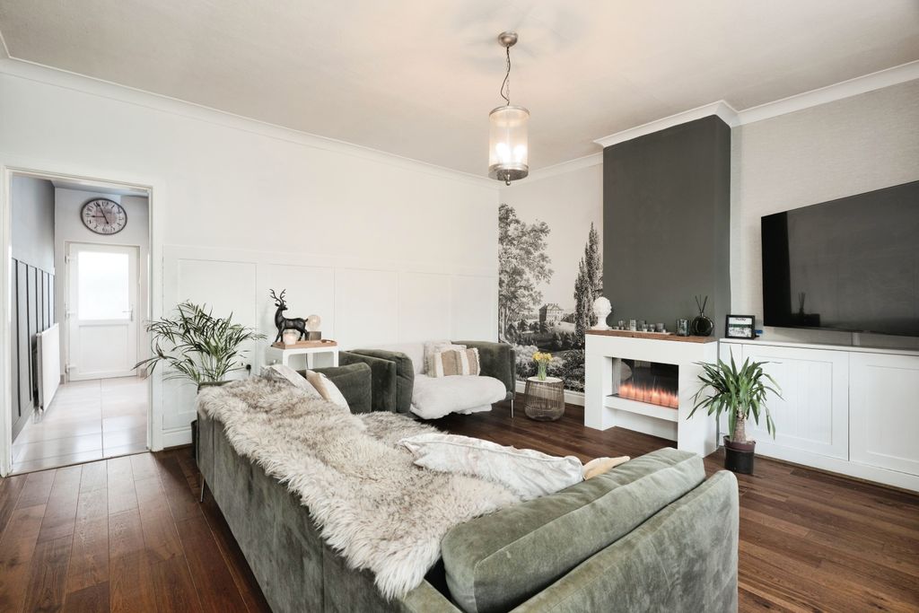 Property photo 1 of 14 Photography